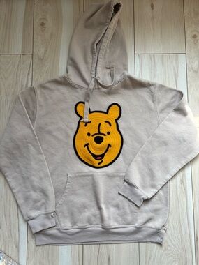 Disney Winnie the Pooh Hoodie Beige Sand Graphic Pullover Fleece Size Medium